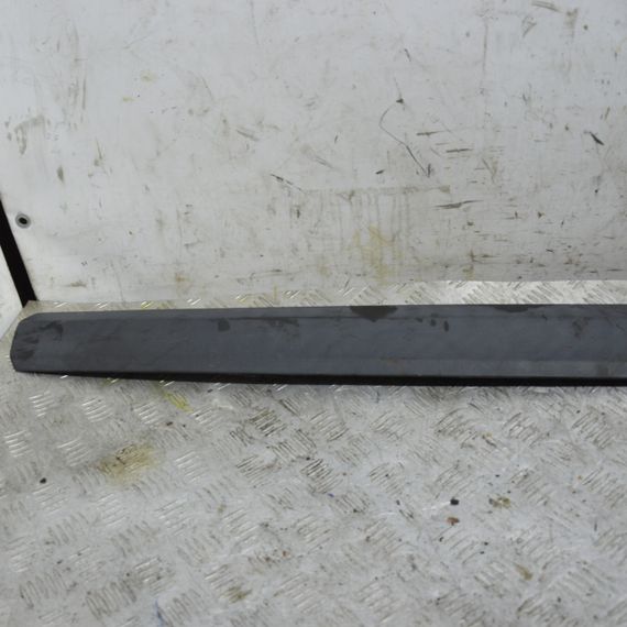 Молдинг передніх правих дверей Fiat Doblo 2004-2010 Молдинг дверей передній правий Фіат Добло 735388383 | Зображення 1