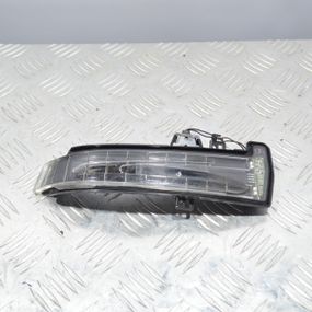 Покажчик повороту правого дзеркала Mercedes C-Class W204 2007-2014 Повторювач повороту дзеркала Мерседес в204 A2129067301