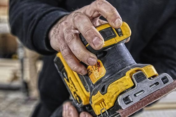 Шлифмашина вибрационная аккумуляторная 115х108 мм DeWALT DCW200N | Зображення 8
