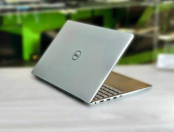Ультрабук Б-класс Dell Vostro 5590 / 15.6" (1920x1080) IPS / Intel Core i5-10210U (4 (8) ядра по 1.6 - 4.2 GHz) / 8 GB DDR4 / 256 GB SSD M.2 / Intel UHD Graphics / WebCam / Win 11 Pro б/у | Зображення 4
