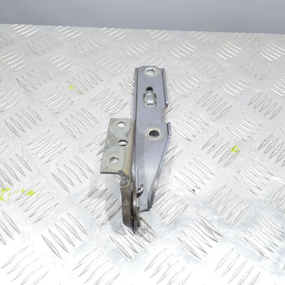 Петля капота права Audi A4 B7 2004-2008 Петля капота права Ауді а4 б7 8E0823302E | Зображення 1