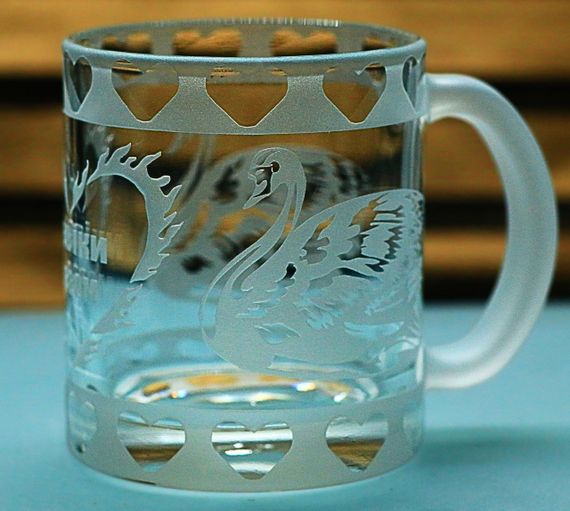 Стеклянная чашка 320 мл Лебеди с гравировкой кружка для влюбленных Подарок на свадьбу годовщину для любимых | Зображення 2