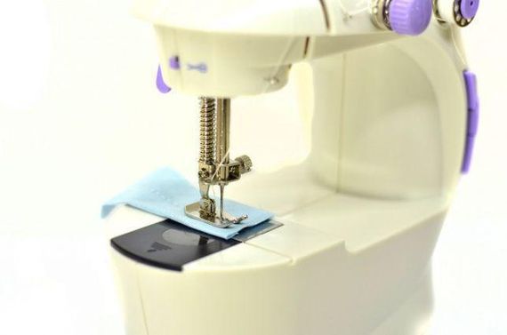 Швейная мини машинка Mini Sewing Machine SM-202A 4 в 1 портативная домашняя машинка для шитья, от сети / батареек / педали | Зображення 2
