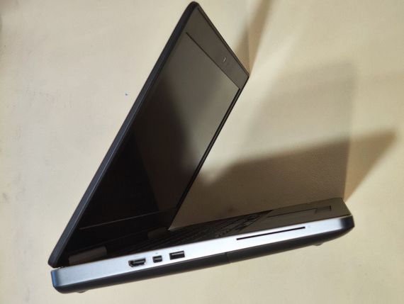 Мобильная рабочая станция Б-класс Dell Precision 7510 / 15.6" (1920x1080) IPS / Intel Core i7-6820HQ (4 (8) ядра по 2.7 - 3.6 GHz) / 16 GB DDR4 / 256 GB SSD / nVidia Quadro M2000M, 4 GB GDDR5, 128-bit / WebCam б/у | Зображення 3