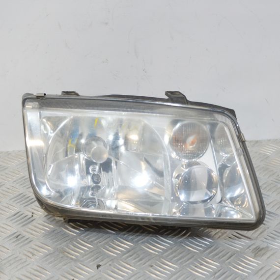 Фара права Volkswagen Bora 1998-2005 Фара передня права Фольксваген Бора 96359800R