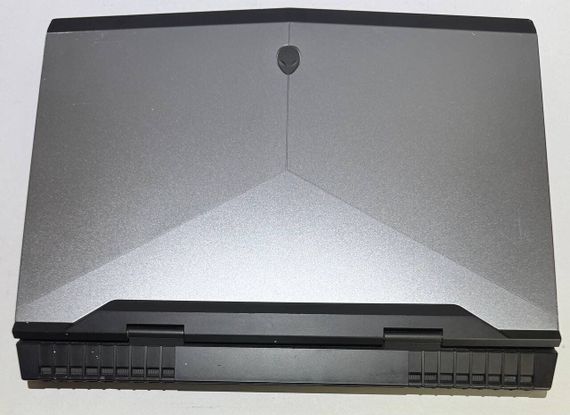 Ігровий ноутбук Dell Alienware 17 R4 / 17.3" (1920x1080) IPS / Intel Core i7-7820HK (4 (8) ядра по 2.9 - 3.9 GHz) / 32 GB DDR4 / 256 GB SSD + 1000 GB HDD / nVidia GeForce GTX 1070, 8 GB GDDR5, 256-bit / WebCam б/в | Зображення 1