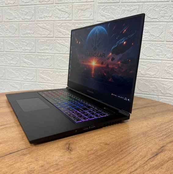 Ноутбук Maingear Element 144Hz i7 10875H 16Gb SSD 512Gb RTX 2070 Super Б/В | Зображення 1