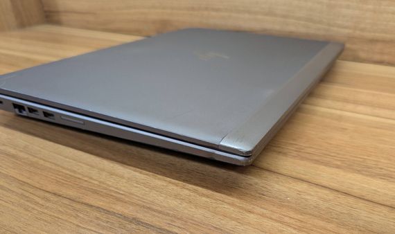 Мобільна робоча станція Б-клас HP zBook 15 G6 / 15.6" (1920x1080) IPS / Intel Core i7-9850H (6 (12) ядер по 2.6 - 4.6 GHz) / 16 GB DDR4 / 256 GB SSD / nVidia Quadro T2000, 4 GB GDDR5, 128-bit / Fingerprint / WebCam / Windows  б/в + Подарунок Миша / USB | Зображення 3