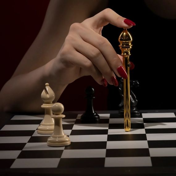 Мини-вибратор Bishop из коллекции UPKO ,, Шахматы,, золотой sexstyle