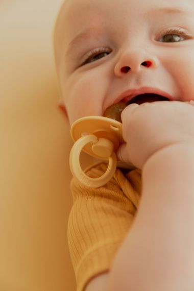 Соска пустушка Bibs Colour 0-6 міс Pale Butter | Зображення 2