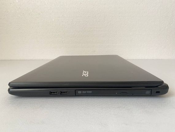 Ноутбук Acer Aspire E5-721 / 17.3" (1600x900) TN / AMD A8-6410 (4 ядра по 2.0 - 2.4 GHz) / 12 GB DDR5 / 240 GB SSD / AMD Radeon R5 Graphics / WebCam б/у | Зображення 4