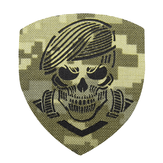 Шеврон Camotec Череп в береті (7*8) Піксель (9016)