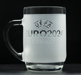 Подарочный бокал для пива 570 мл с гравировкой логотипа лого Евро 2024