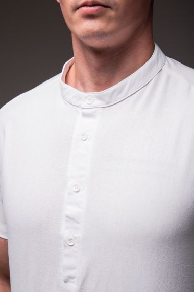Мужская льнаная рубашка с коротким рукавом и воротником стойка на трех пуговицах RA1504 цвет белый, размер M | Зображення 2