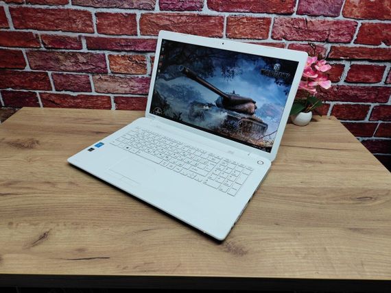 Ноутбук Б-класс Toshiba Satellite C70 / 17.3" (1600x900) TN / Intel Core i3-4005U (2 (4) ядра по 1.7 GHz) / 8 GB DDR3 / 256 GB SSD / Intel HD Graphics 4400 / WebCam б/у | Зображення 5