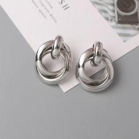 Серги кольца  серебряного цвета