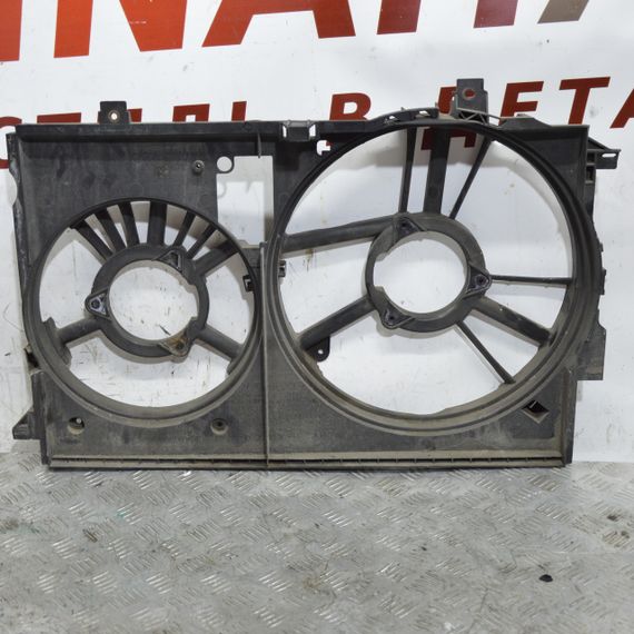 Дифузор вентилятора радіатора 3.0 CDTI Opel Vectra C Signum 2003-2008 Корпус вентилятора Опель 24453601