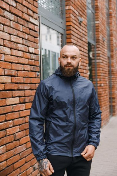 Чоловіча ветровка на блискавці з капюшоном підкладка сітка колір темно-синій, розмір M  BD0024