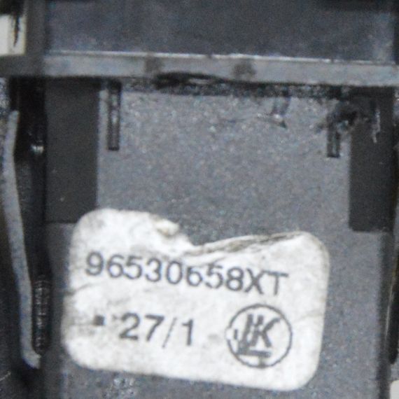 Кнопка відкривання лючка бензобака Citroen C4 Picasso 2006-2013 Кнопка лючка паливного бака Сітроен 96530658XT | Зображення 2