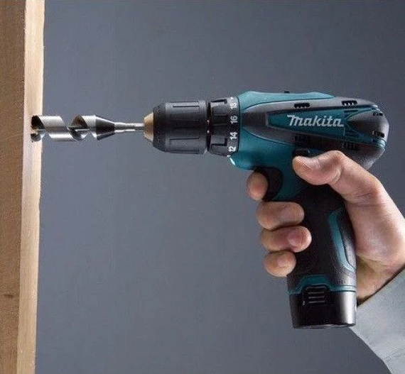 Шуруповерт акумуляторний Makita DF330DWE 12В/2Ач з набором інструментів Li-Ion