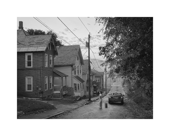 Книги знаменитых фотографов Gregory Crewdson: Eveningside легендарные фотографы современности Грегори Крюдсон | Зображення 7