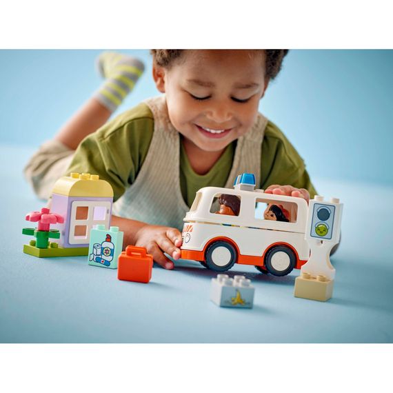 Конструктор LEGO DUPLO Town Швидка допомога та водій (10447) | Зображення 6