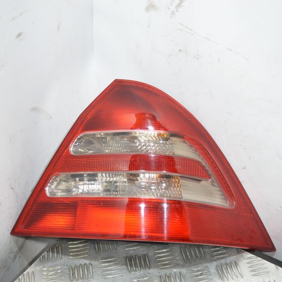 Ліхтар задній правий Mercedes Benz W203 седан фара задня Мерседес 203 A2038200264