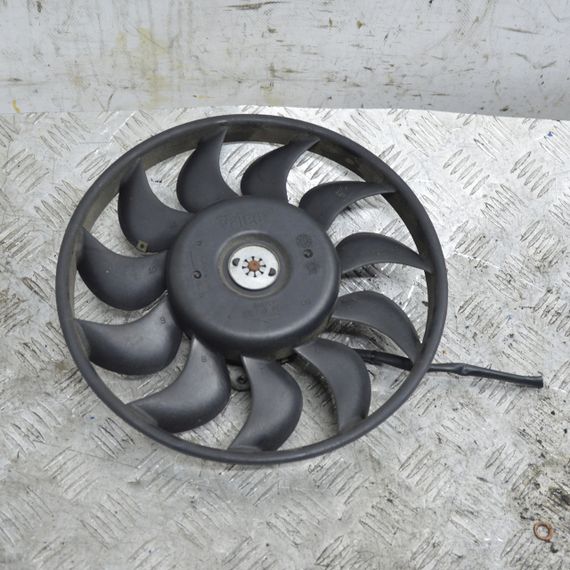 Вентилятор радіатора 1.8T Audi A4 B6 2000-2004 Вентилятор радіатора Ауді а4 б6 869203D