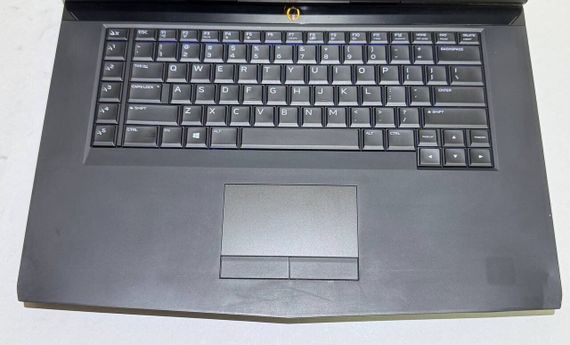 Ігровий ноутбук Dell Alienware 15 R3 / 15.6" (1920x1080) IPS / Intel Core i7-7700HQ (4 (8) ядра по 2.8 - 3.8 GHz) / 32 GB DDR4 / 512 GB SSD / nVidia GeForce GTX 1070, 8 GB GDDR5, 256-bit / WebCam б/в | Зображення 2