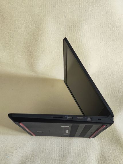 Ігровий ноутбук Dell Inspiron 15 Gaming 5577 / 15.6" (1920x1080) TN / Intel Core i7-7700HQ (4 (8) ядра по 2.8 - 3.8 GHz) / 16 GB DDR4 / 256 GB SSD / nVidia GeForce GTX 1050, 2 GB GDDR5, 128-bit / WebCam б/в | Зображення 5