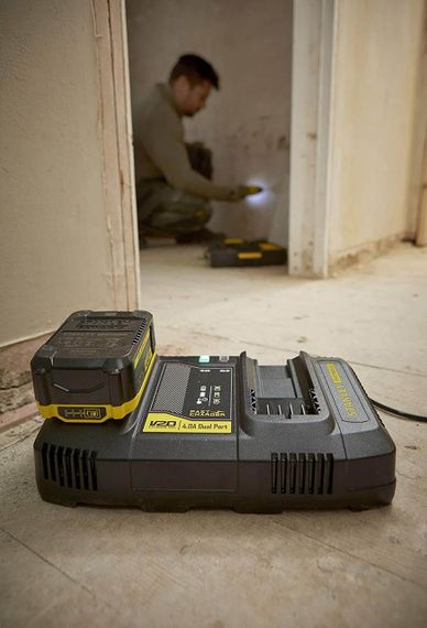 Зарядний пристрій на 2 акумулятори 18В STANLEY FATMAX SFMCB24 | Зображення 2