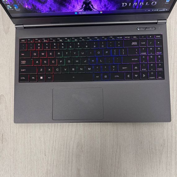 Игровой ноутбук Б-класс Eluktronics MAX-15 / 15.6" (2560x1440) IPS / Intel Core i9-12900H (14 (20) ядер по 2.5 - 5.0 GHz) / 16 GB DDR5 / 512 GB SSD / nVidia GeForce RTX 3080, 8 GB GDDR6, 256-bit / WebCam б/у | Зображення 4