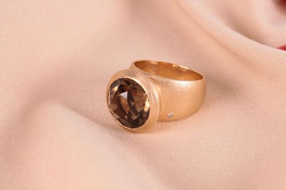 Кольцо из матового красного золота с Раухтопазом и бриллиантом 20 | Зображення 5