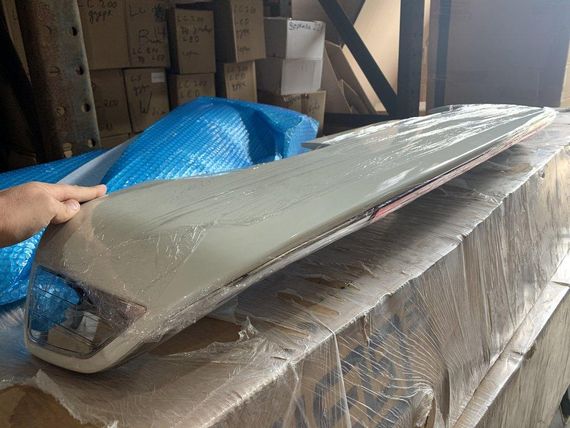 Спойлер (2008-2015) Белый цвет для Toyota Land Cruiser 200 | Зображення 1