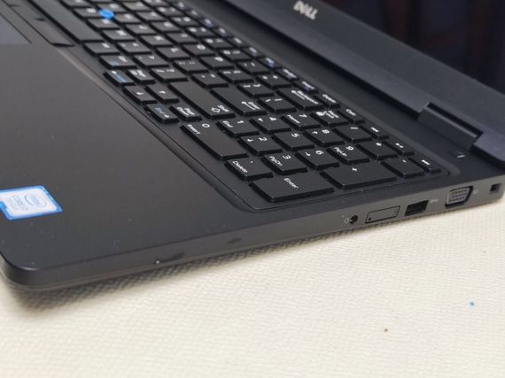 Ноутбук Dell Inspiron 17 5767 / 17.3" (1600x900) TN / Intel Core i5-7200U (2 (4) ядра по 2.5 - 3.1 GHz) / 8 GB DDR4 / 256 GB SSD / Intel HD Graphics 620 / WebCam б/у | Зображення 3