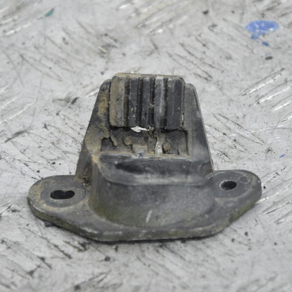 Відбійник кришки багажника лівий Mazda 6 2007-2012 Відбійник кришки багажника лівий Мазда 6 9E22