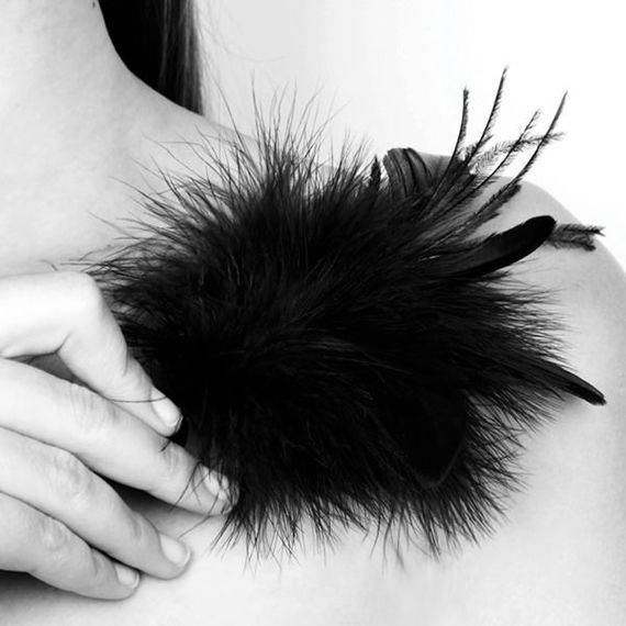 Мітелка Bijoux Indiscrets Pom Pom – feather tickler | Зображення 1