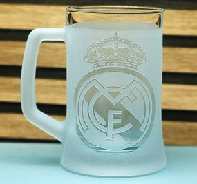 Пивний келих 670 мл Реал Мадрид Real Madrid з гравіюванням подарунок для фаната ФК  футбольний кухоль