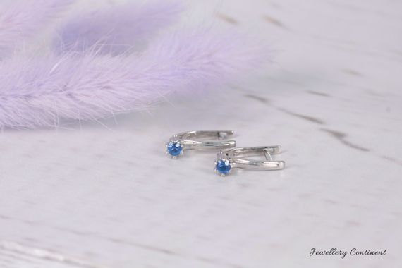 Сережки из белого золота с сапфирами