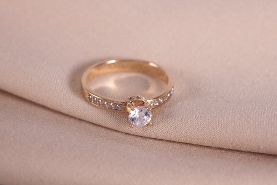 Кольцо из красного золота с фианитами 19 | Зображення 7