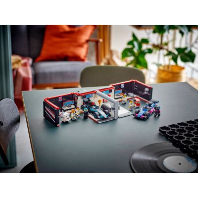 Конструктор LEGO City Гараж F1 и автомобили Mercedes-AMG и Alpine (60444) | Зображення 4