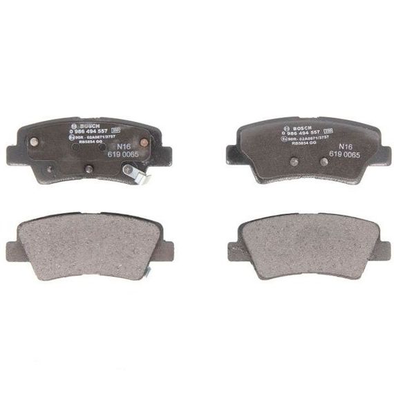 Тормозные колодки Bosch дисковые задние HYUNDAI/KIA Accent/i20/i30/i40/Ceed/Cerato/R 0986494557