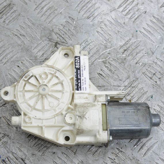 Мотор склопідйомника передніх правих дверей Audi A3 8P 2003-2012 Моторчик скла правих дверей Ауді 8P0959802A