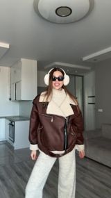 Дубленка OVERSIZE из эко-кожи женская с белым мехом, цвет коричневый