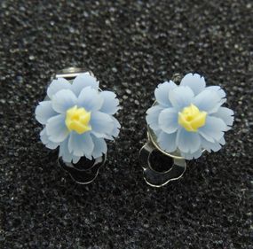 Серьги клипсы детские для ушей без пробивания цветок Голубая Хризантема с желтым