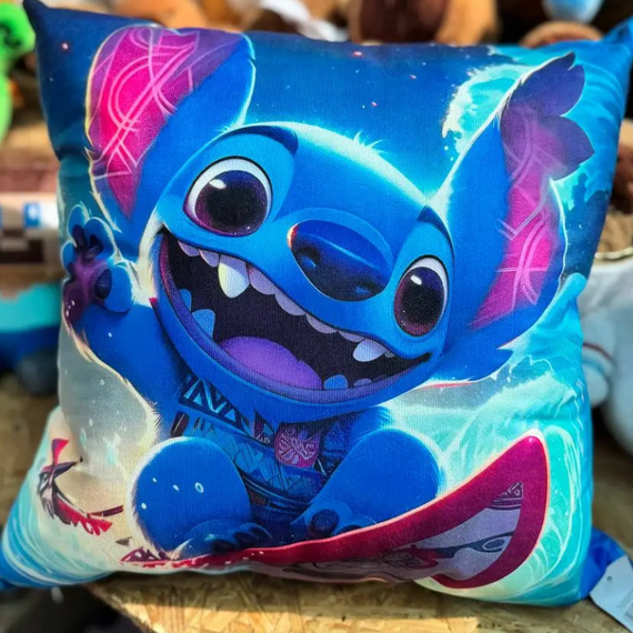 Подушка декоративна 3D «Стич на серфі» велюрова з кульковим наповнювачем 40×40 см | Зображення 3