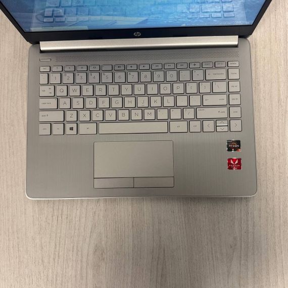 Ноутбук HP 14-dk1022wm / 14" (1366x768) TN / AMD Ryzen 3 3300U (4 ядра по 2.1 - 3.5 GHz) / 8 GB DDR4 / 128 GB SSD / AMD Radeon Vega 6 Graphics / WebCam б/в | Зображення 2