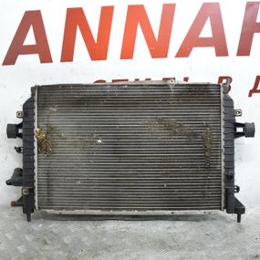 Радіатор охолодження двигуна АКПП 1.9 CDTI Opel Zafira B 2004-2011 Радіатор мотора Опель Зафіра Б