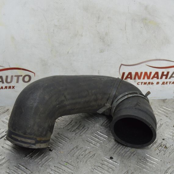 Патрубок інтеркулера 2.5 TDI Volkswagen Transporter T4 1995-2003 Шланг інтеркулера Фольксваген т4 701145832A