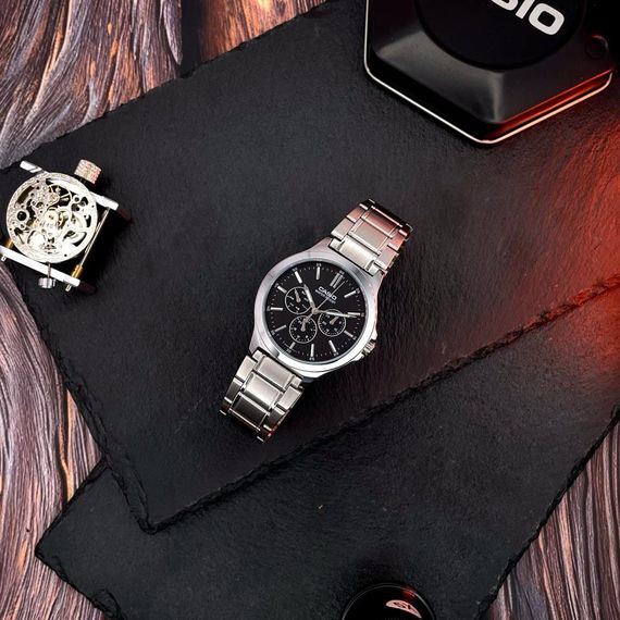 Чоловічий годинник Casio MTP-V300D-1A | Зображення 1